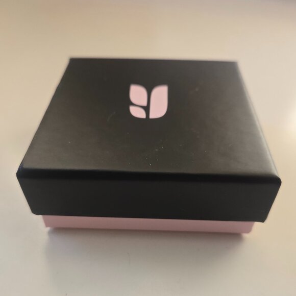 Y Blossom Circle 18" Necklace NIB - Picture 3 of 3